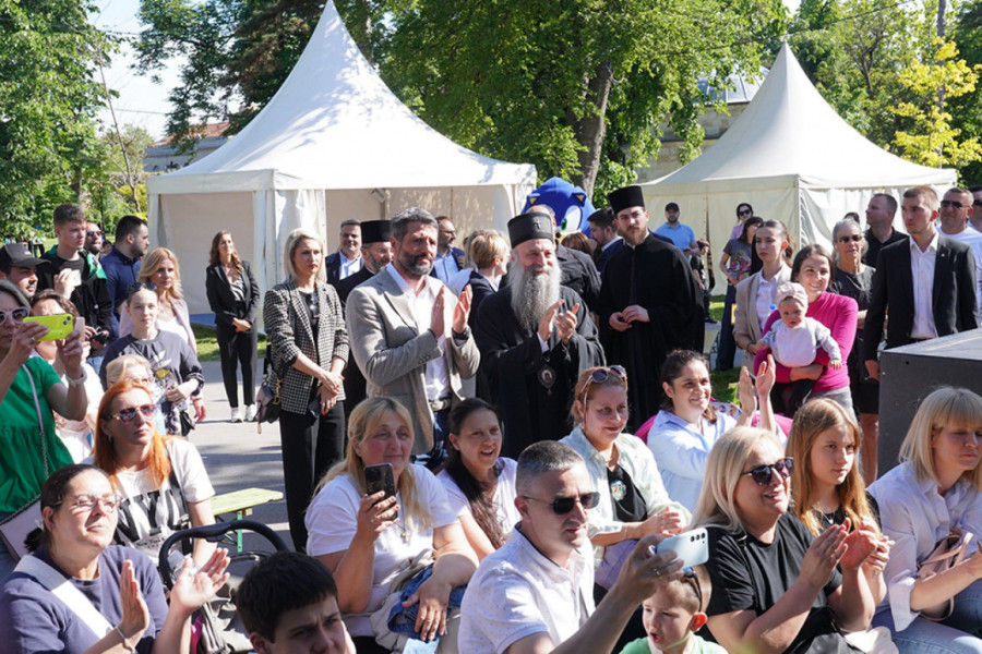 DUH TRADICIJE NAD BEOGRADOM: Patrijarh Porfirije poručio – "Porodica nije data jednom za svagda, već se gradi i neguje svaki dan"