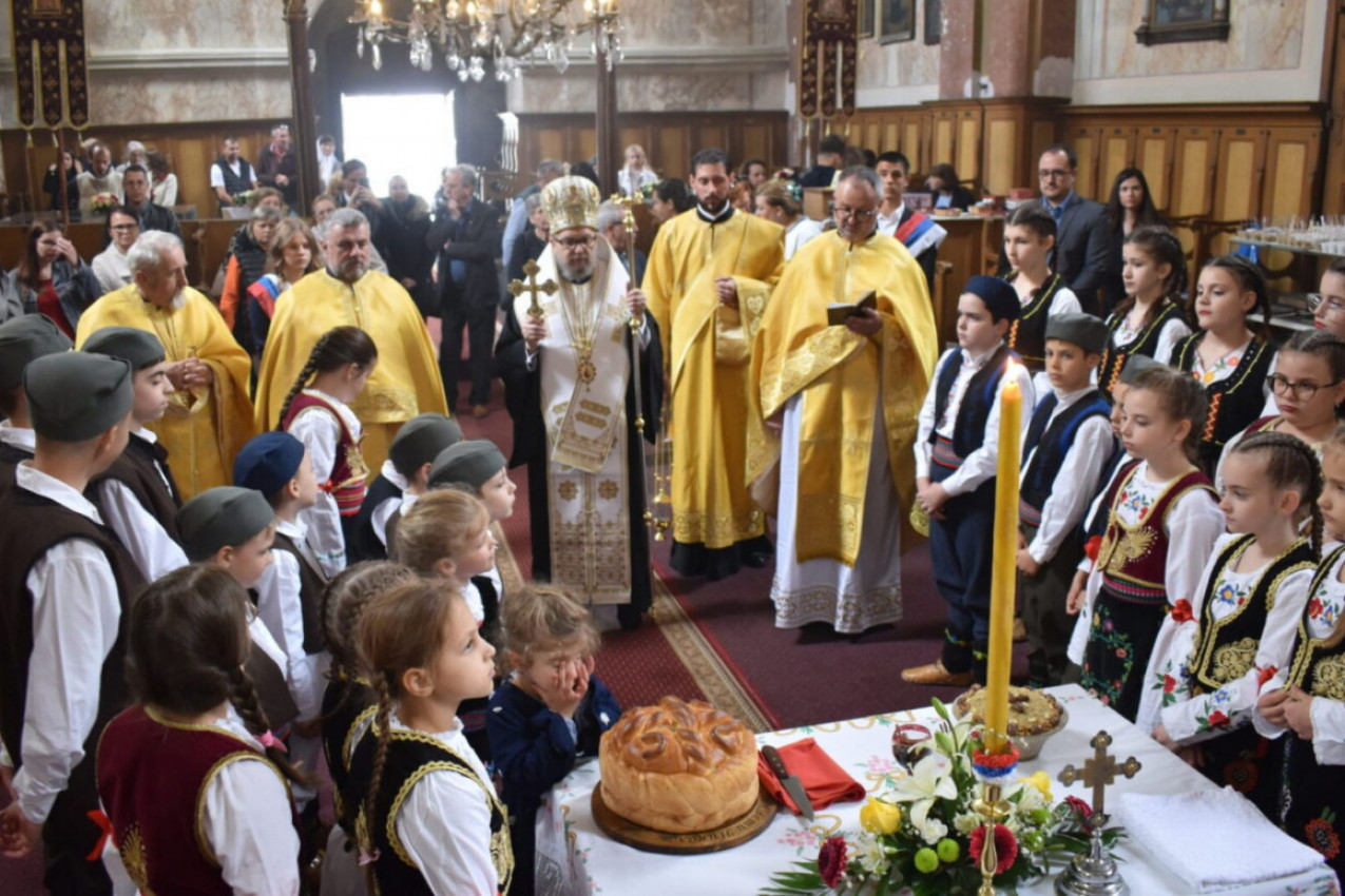 ZVONA NADE U SRPSKOJ CRKVI NA TISI: Praznik koji budi veru i okuplja rasejane