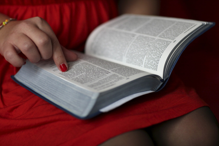 PISANA JE NA 3 JEZIKA I 350 GODINA PRE HRISTA, NAJKRAĆI DEO SE ČITA ZA MINUT: Ovih 12 činjenica o Bibliji sigurno niste znali