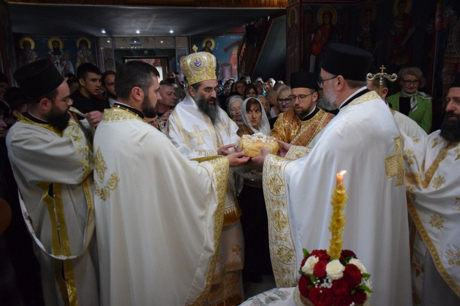 SVEČANOST NA JUGU SRBIJE, VERNI NAROD SE OKUPIO: Proslavljen veliki praznik u niškom hramu (FOTO)