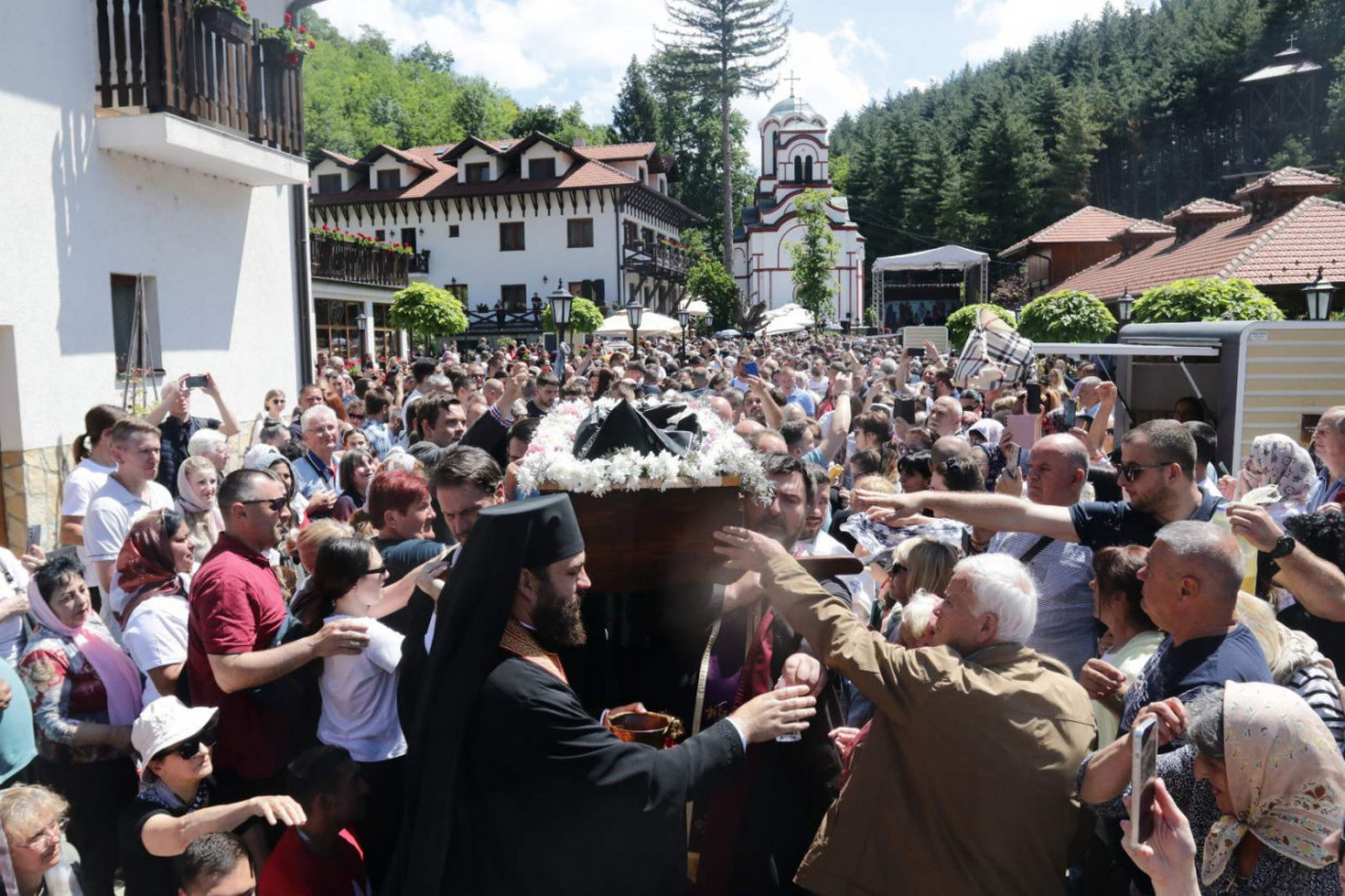 VIŠE OD 25.000 VERNIKA POSETILO TUMANE: Golubačka svetinja bila centar Srbije (FOTO/VIDEO)