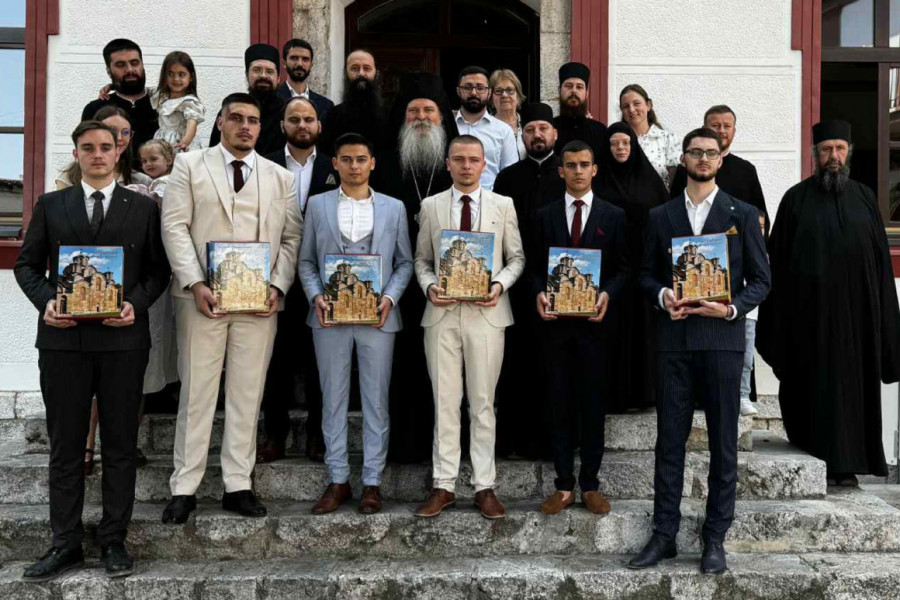 SVEČANOST U PRIZRENU KAO ZAVET KOSOVU: Dodeljene diplome desetoj generaciji učenika obnovljene Bogoslovije Svetih Kirila i Metodija