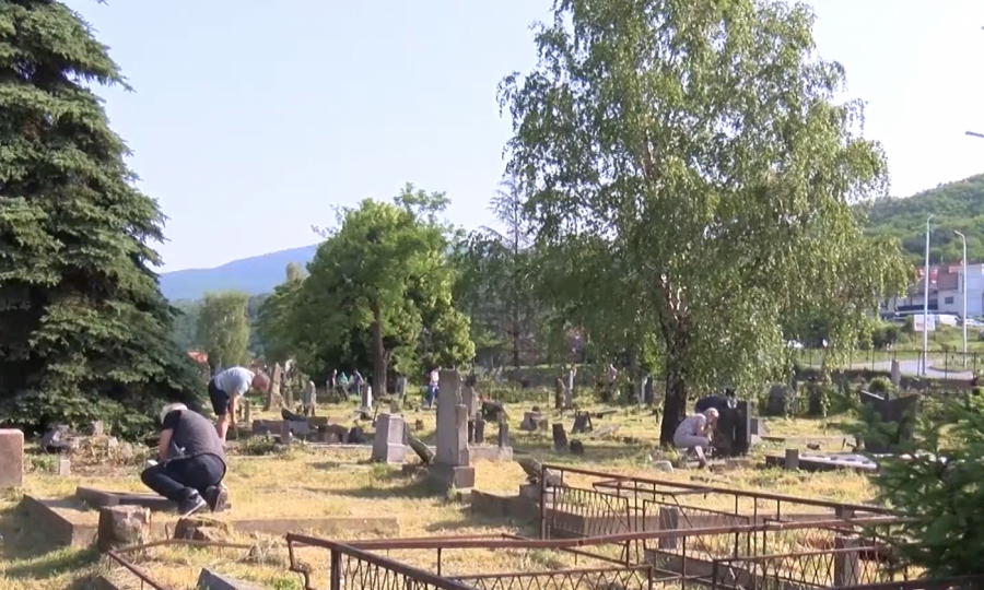 Srbi obišli grobove predaka na Kosmetu
