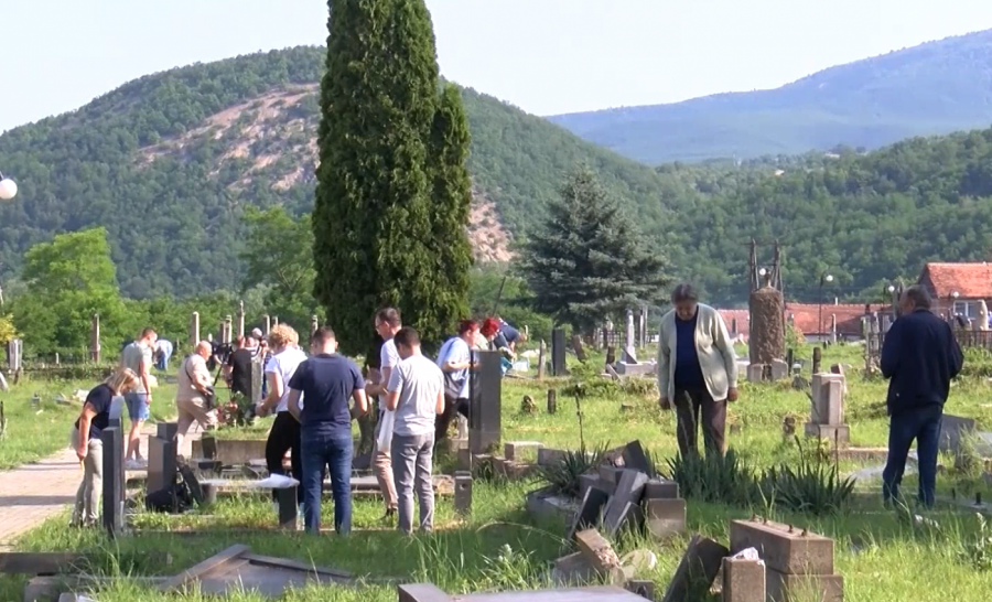 Srbi obišli grobove predaka na Kosmetu