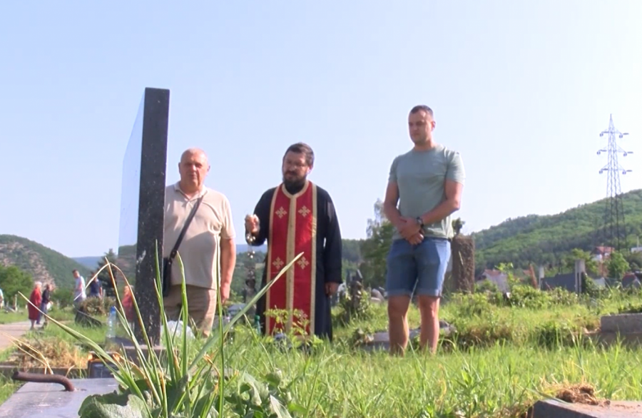 Srbi obišli grobove predaka na Kosmetu