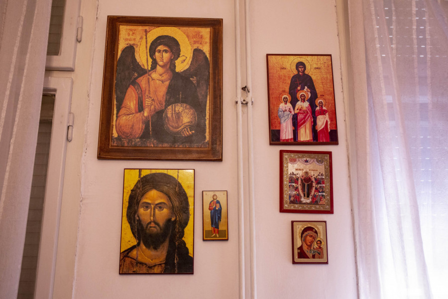 MOGU LI FOTOGRAFIJE SVETACA ZAMENITI IKONE: Sveštenik otrkio šta kažu crkveni kanoni