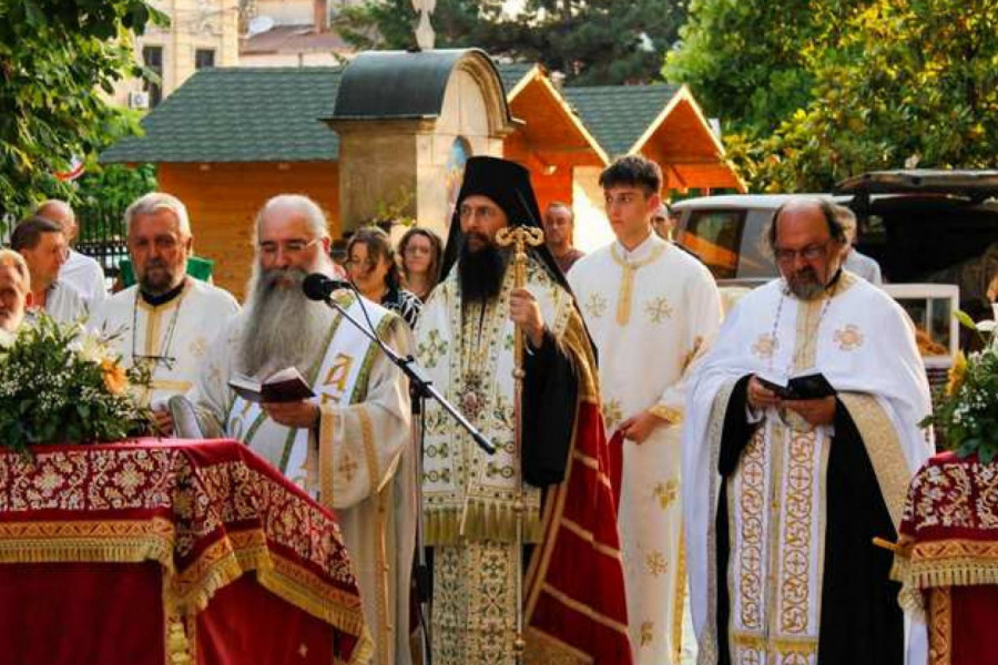 KANDILA, TIŠINA I HLEB BLAGODARNOSTI: Kako je Negotin uz petohlebnicu dočekao praznik Duhova