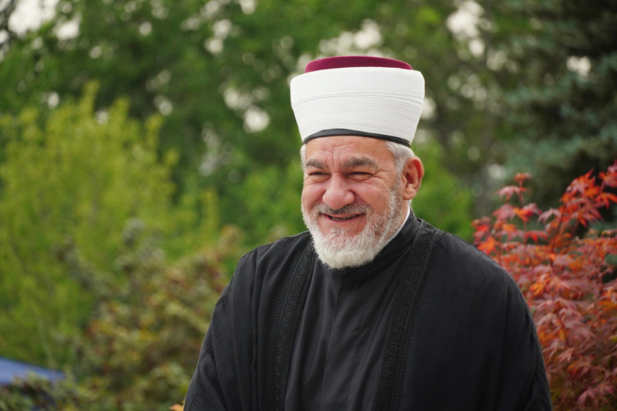 OBJAVIO PRIVATNE SLIKE SA VENČANJA: Svi oduševljeni lepotom supruge muftije Mustafe - poslao joj NAJLEPŠU poruku