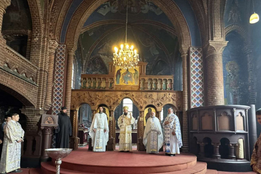 DUHOVNA OAZA SRBA U NEMAČKOJ: Vladika Sergije služio liturgiju u jedinom srpskom manastiru u ovoj zemlji