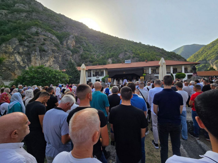 Liturgija u manastiru Svetih Arhangela kod Prizrena