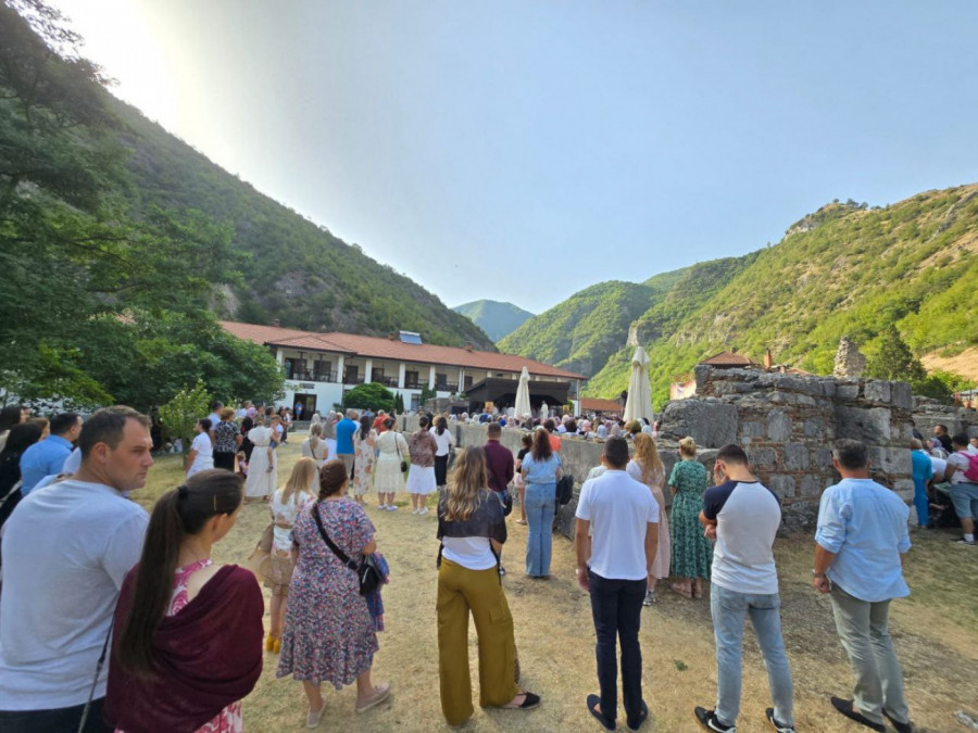 Liturgija u manastiru Svetih Arhangela kod Prizrena