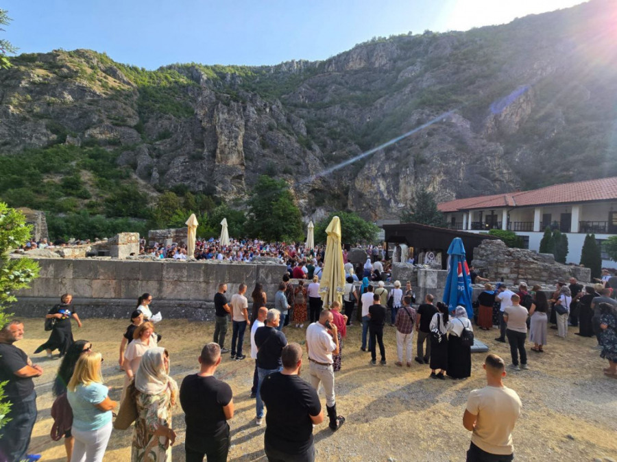 Liturgija u manastiru Svetih Arhangela kod Prizrena