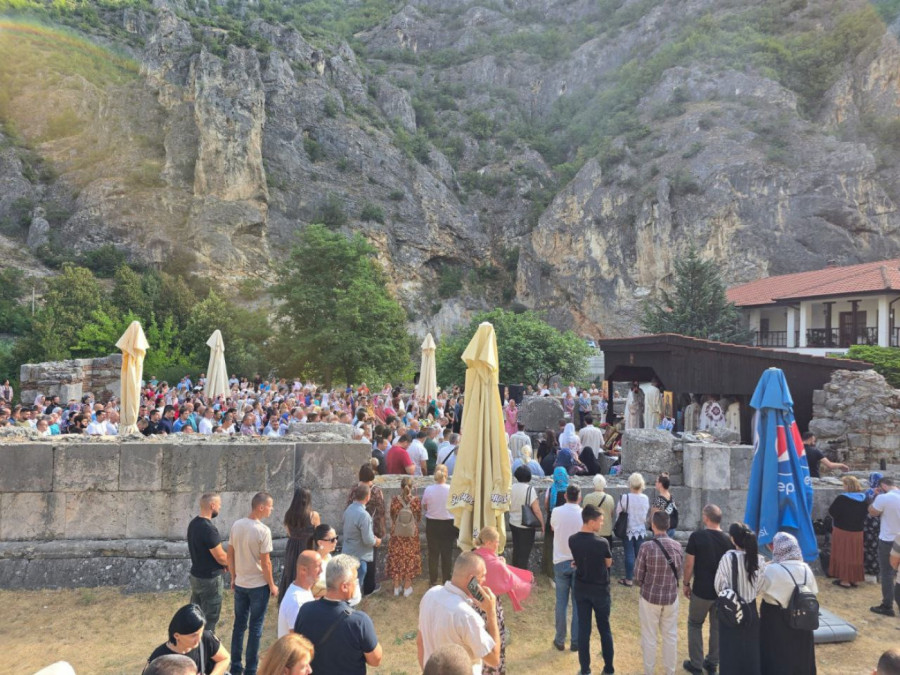 Liturgija u manastiru Svetih Arhangela kod Prizrena
