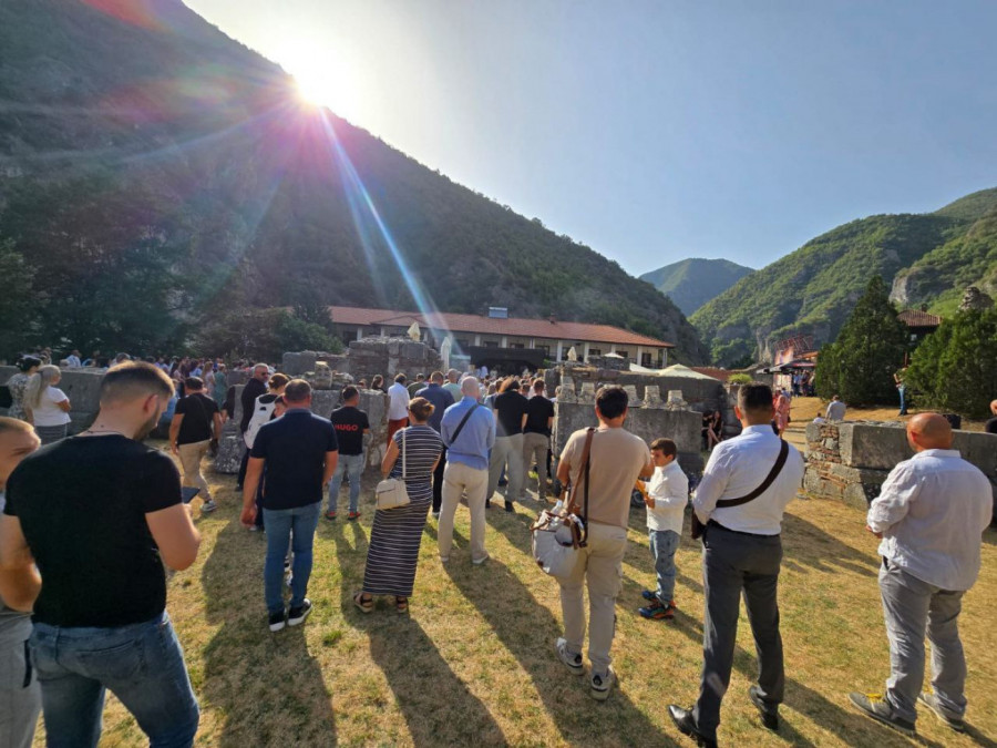 Liturgija u manastiru Svetih Arhangela kod Prizrena