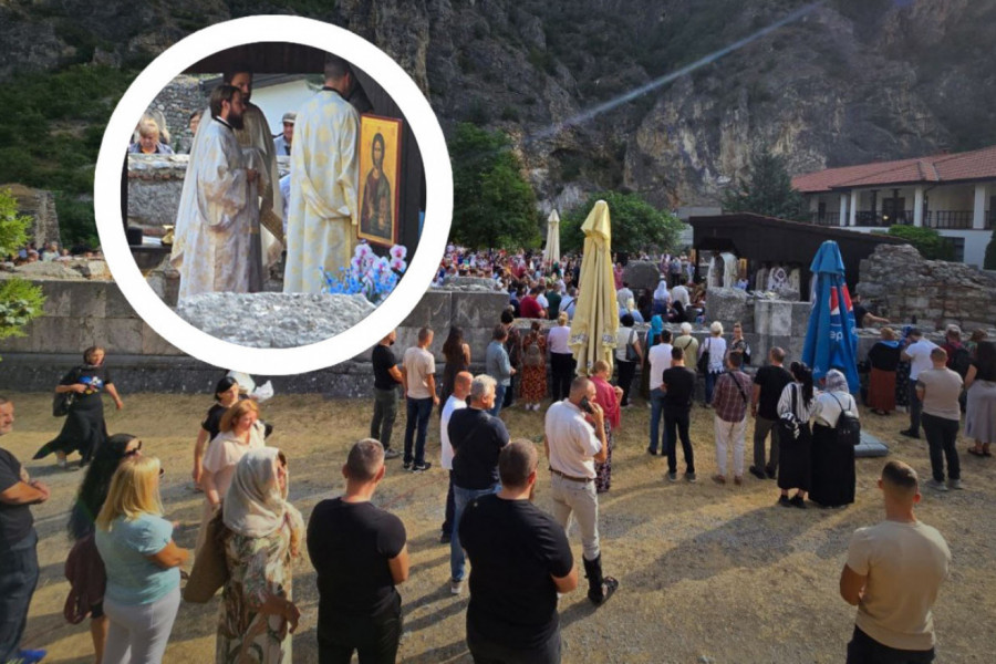 RELIGIJA.RS NA SLAVI MANASTIRA ARHANGELI, KOD PRIZRENA: Sve vrvi od Srba - neverovatna slika sa Kosova i Metohije (FOTO, VIDEO)