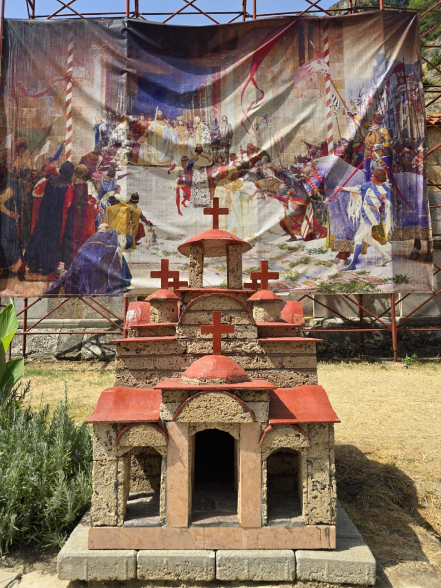 Liturgija u manastiru Svetih Arhangela kod Prizrena
