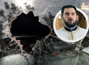 VANDALI  POLUPALI PROZORE I OSKRNAVILI KAPELU NA SRPSKOM GROBLJU: Vernici u strahu, a otac Dragiša poručuje – ovo je peti napad na naše svetinje