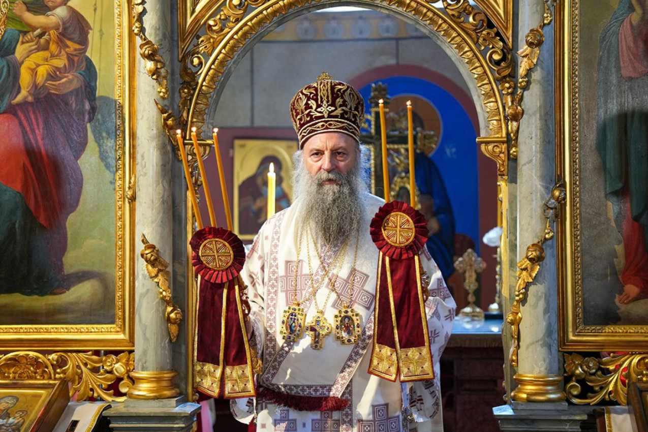 “JEDINSTVO NE ZNAČI BRISANJE SLOBODE!” Poruka patrijarha Porfirija iz zavetne crkve kneza Miloša