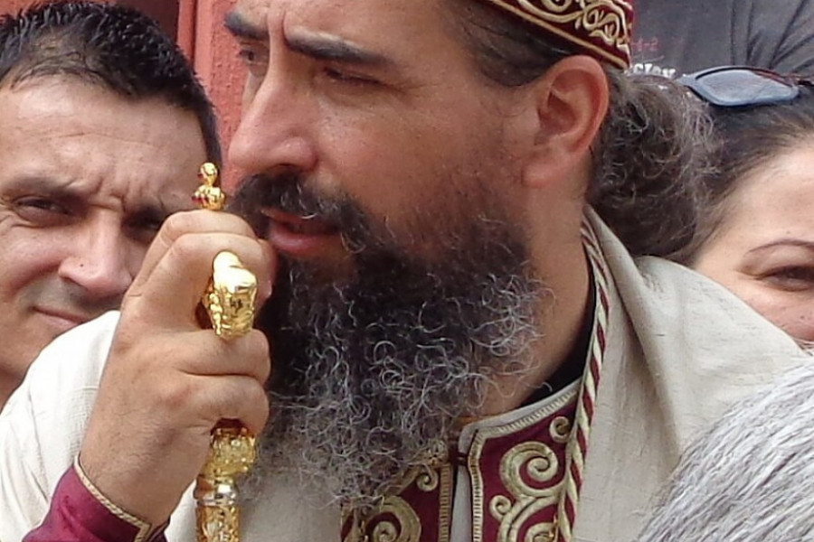 DRAMA U CRNOJ GORI ZBOG SPOMENIKA ČETNIČKOM VOJVODI! Vladika Metodije poručio: Nek dođu da ruše crkvu