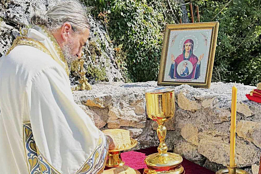 “VLADIKA METODIJE JE META – PRATE GA, IZVRĆU MU REČI I PODMEĆU DELA”: Saopštenje odjeknulo regionom, otkriveno sve o napadima na Crkvu