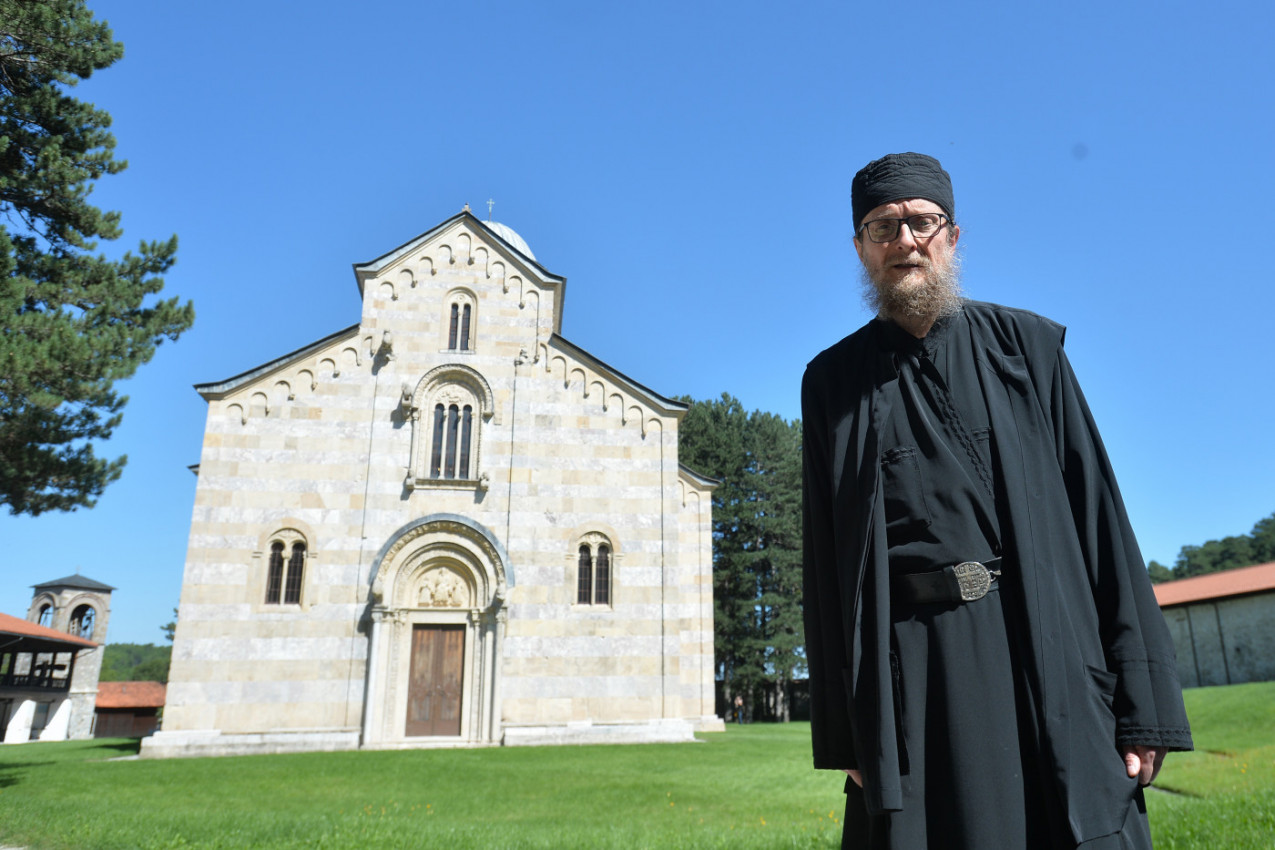 POSLE RUŠENJA NA GAZIVODAMA, MANASTIR VISOKI DEČANI UPOZORAVA: Ono što je odneto iz malog srpskog sela u jednom danu nije samo broj