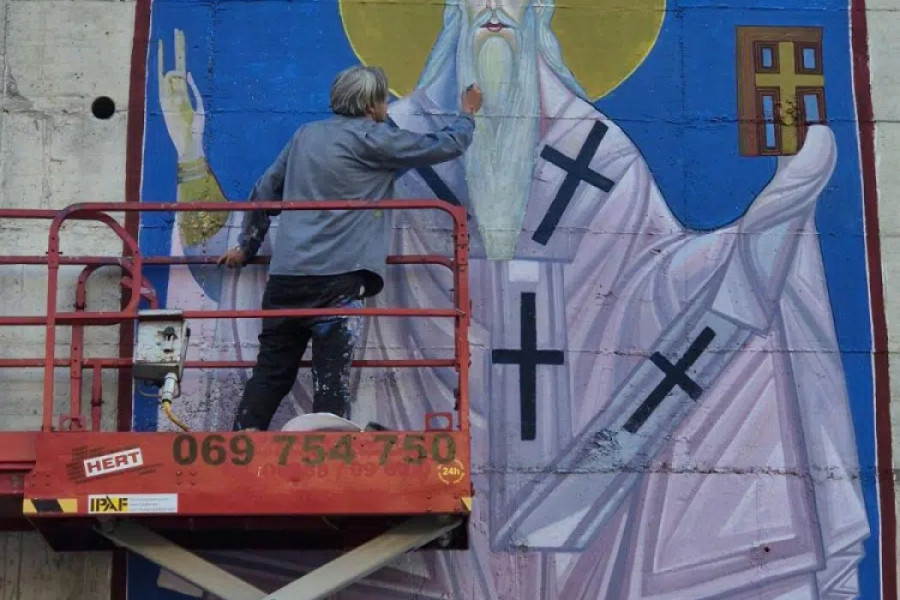 ZAVRŠEN PRVI MURAL SVETOG VASILIJA OSTROŠKOG NA SVETU: Zid u ovom gradu postao mesto molitve