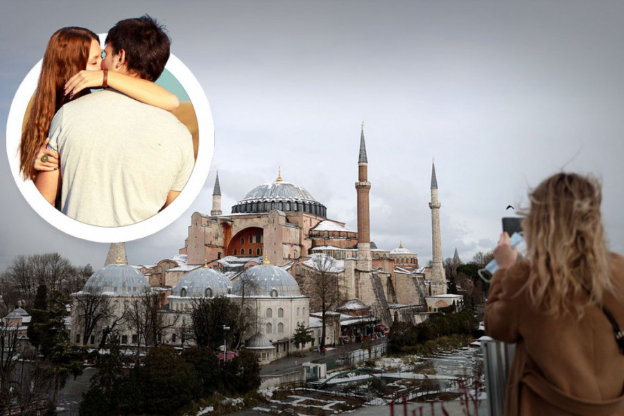 MEĐUNARODNI VERSKI INCIDENT: Dvoje ruskih turista privedeni zbog poljupca ispred džamije u Istanbulu (VIDEO)