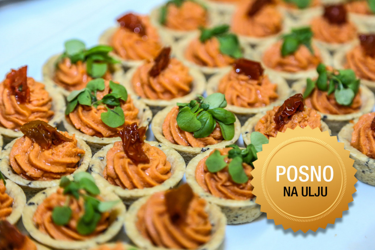 HRSKAVE KORPICE SA PEČENIM PAPRIKAMA I ORASIMA: Svečano predjelo bogatog ukusa i raskošnog izgleda