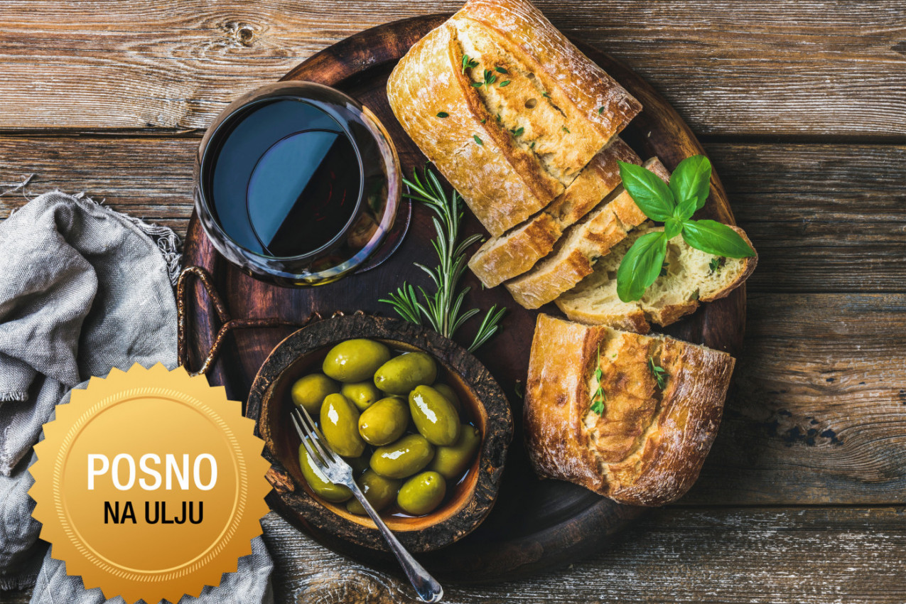 BLAGO SVETOGORSKE TRPEZE: Manastirski hleb papaneza, po originalnom receptu igumana Onufrija, osvaja na prvi zalogaj