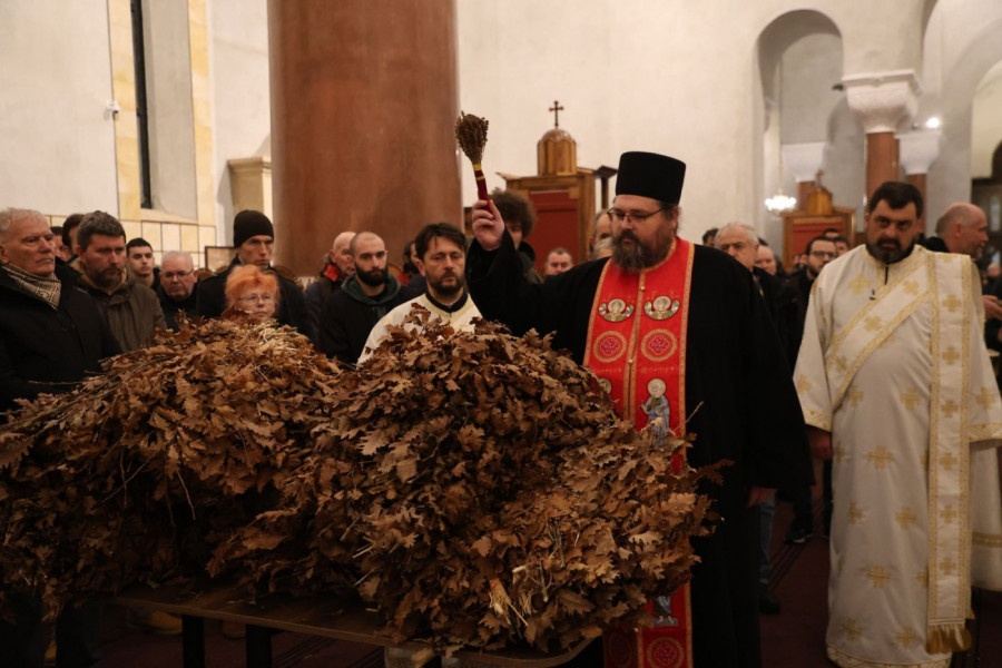 Molitva za osvećenje badnjaka (VIDEO)