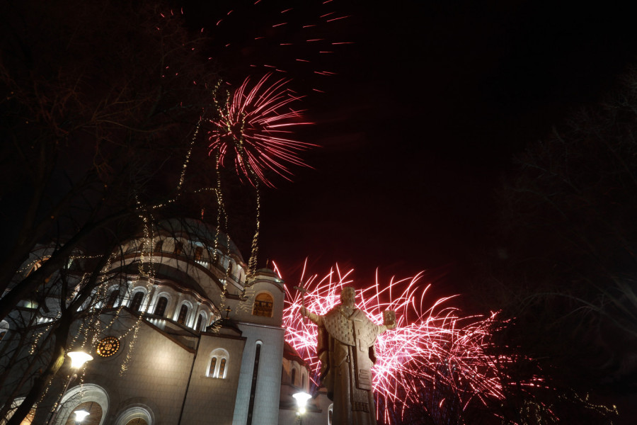 REKE VERNIKA NA LITURGIJI U HRAMU SVETOG SAVE: Praznična noć ispunjena radošću (VIDEO)