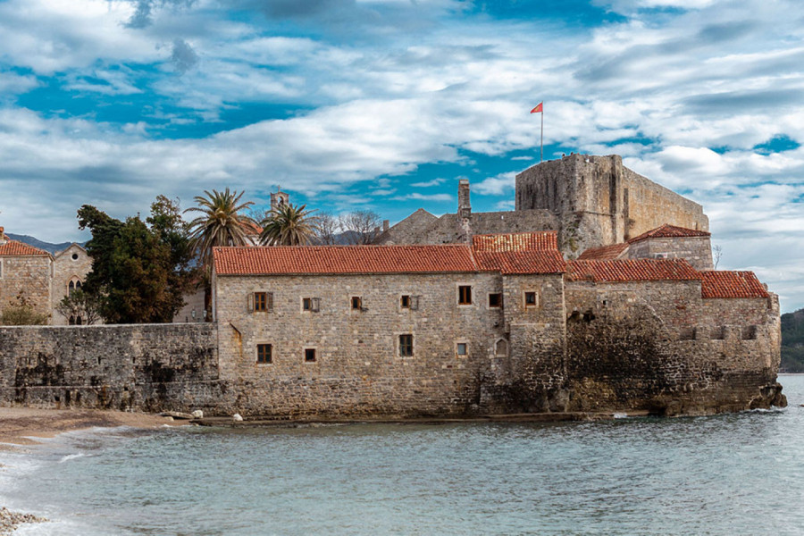 OTKRIVENA TAJNA JEDNOG OD NAJVAŽNIJIH HRIŠĆANSKIH ZDANJA NA PRIMORJU: Slobodan Mitrović objavio kako je uništena kripta koja čuva tradicije hrišćanstva u Budvi