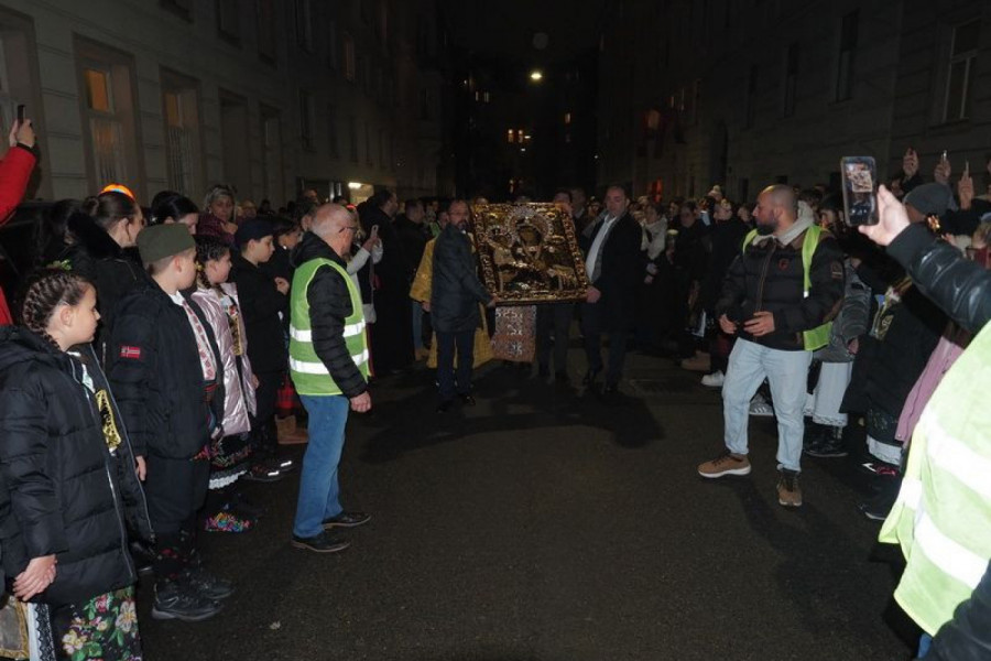 BEČ ZANEMEO PRED SRPSKOM SVETINJOM: Svečani doček čudotvorne ikone sa Hilandara u austrijskoj prestonici (FOTO)