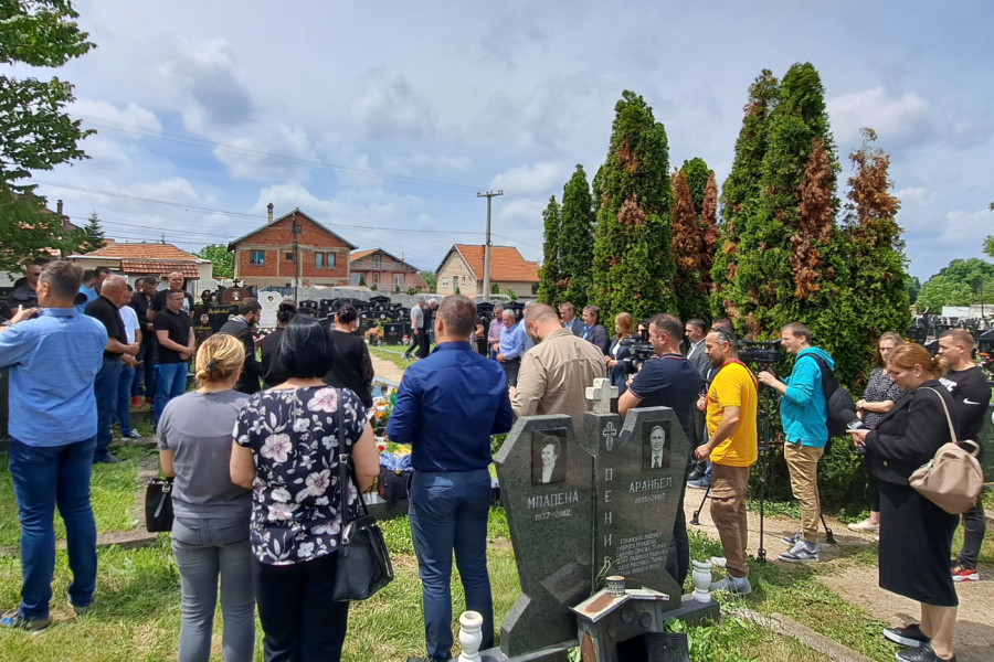 VAŽNO OBAVEŠTENJE ZA SVE VERNIKE: Ograničenja na beogradskim grobljima na Pobusani ponedeljak