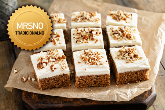 SLATKO SEĆANJE - BAKIN KOLAČ NA ČAŠE: Recept bez vage za savršeno sočnu i ukusnu poslasticu