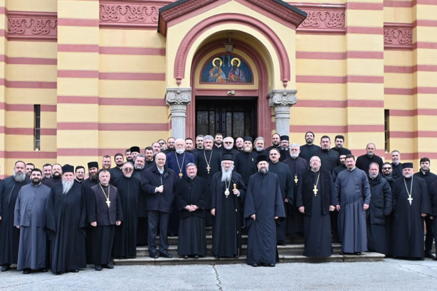 CRKVENA PITANJA KOJA SE NE REŠAVAJU PRED OLTAROM: U Jagodini održan seminar za sveštenstvo