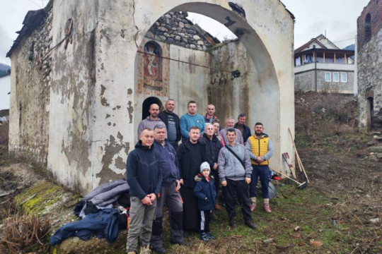 MOLITVA SE VRATILA TAMO GDE JE BILA PROTERANA: Prva liturgija posle 27 godina u crkvi Svetog Nikole kod Prizrena