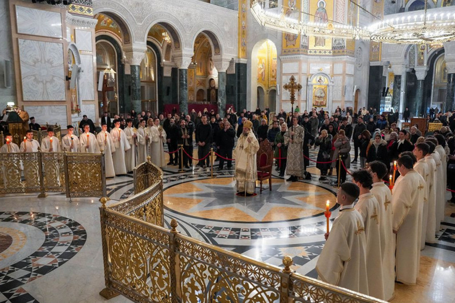 SRETENJSKO SABRANJE U BEOGRADU: Vernici u hramu Svetog Save gledali Hrista kroz oči pravednog Simeona