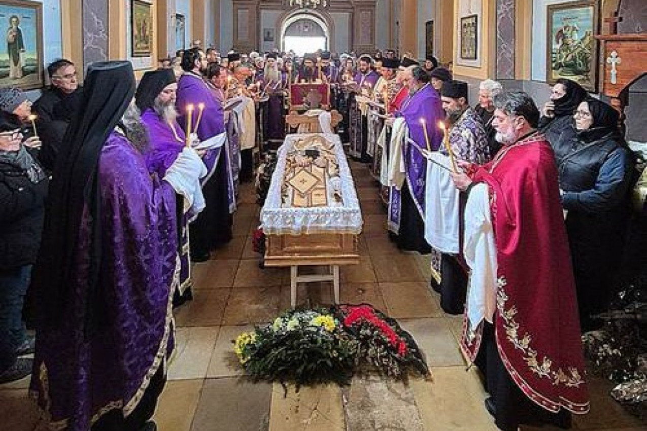 IGUMAN JUSTIN SAHRANJEN TAMO GDE JE PROVEO ČITAV SVOJ MONAŠKI ŽIVOT: Oproštaj uz dirljive reči, opelo služio vladika Ilarion