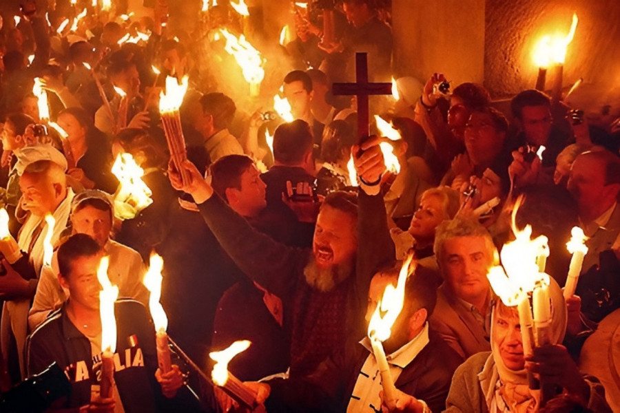RUSKI SVEŠTENIK OTKRIVA HOĆE LI OVE GODINE BITI CEREMONIJE SILASKA BLAGODATNOG OGNJA: Prekinuta neizvesnost izazvana zatvaranjem svetinje u Jerusalimu