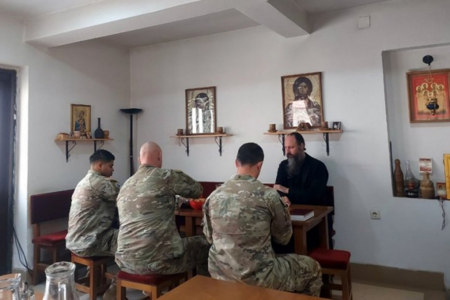 AMERIČKI VOJNICI KFOR-A SVE ČEŠĆE PRONALAZE PUT KA PRAVOSLAVLJU: Jedan već zakazao krštenje u srpskom manastiru, vladika Ilarion razgovarao sa još trojicom