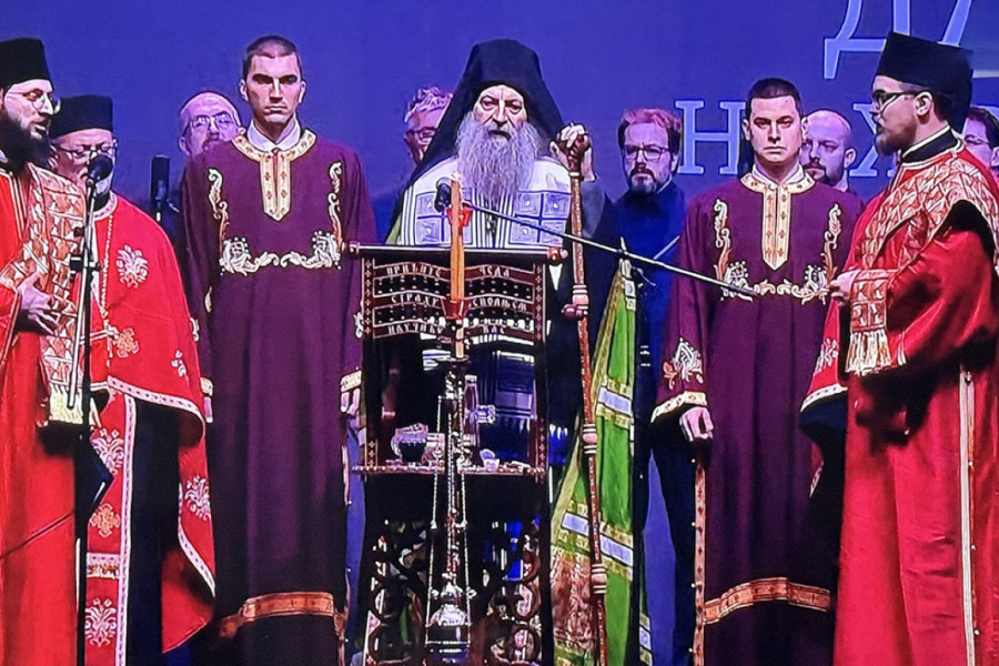 NA BOMBI JE PISALO „LOŠA VREMENA“: Potresne reči patrijarha Porfirije pred spomenikom žrtvama NATO agresije