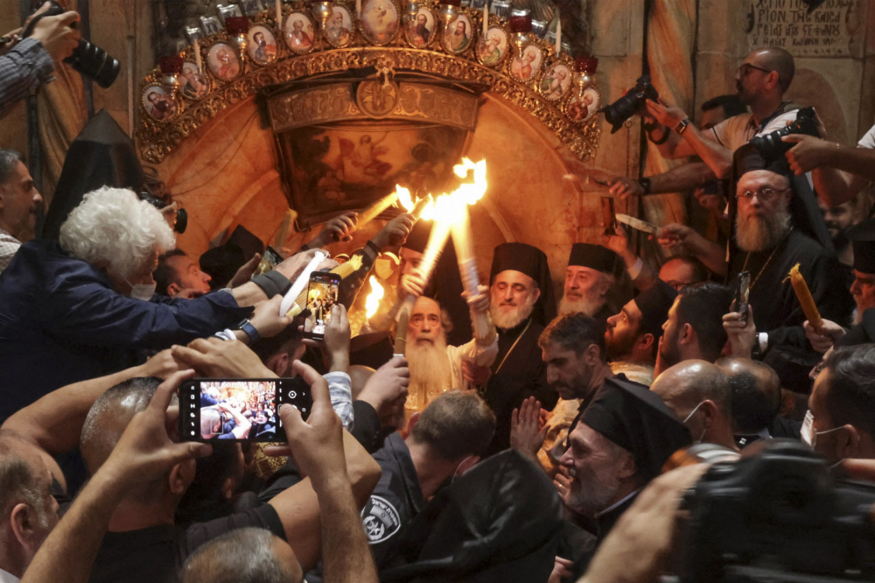 KONAČNO ODLUČENO KAKO ĆE OVE GODINE IZGLEDATI BOGOSLUŽENJE UOČI SILASKA BLAGODATNOG OGNJA: Ovo su ograničenja i plan vaskršnjih službi u Jerusalimu