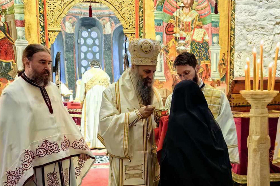 PATRIJARH PORFIRIJE POSLAO PORUKU KOJA SE PAMTI: Velika subota u Pećkoj patrijaršiji (FOTO)