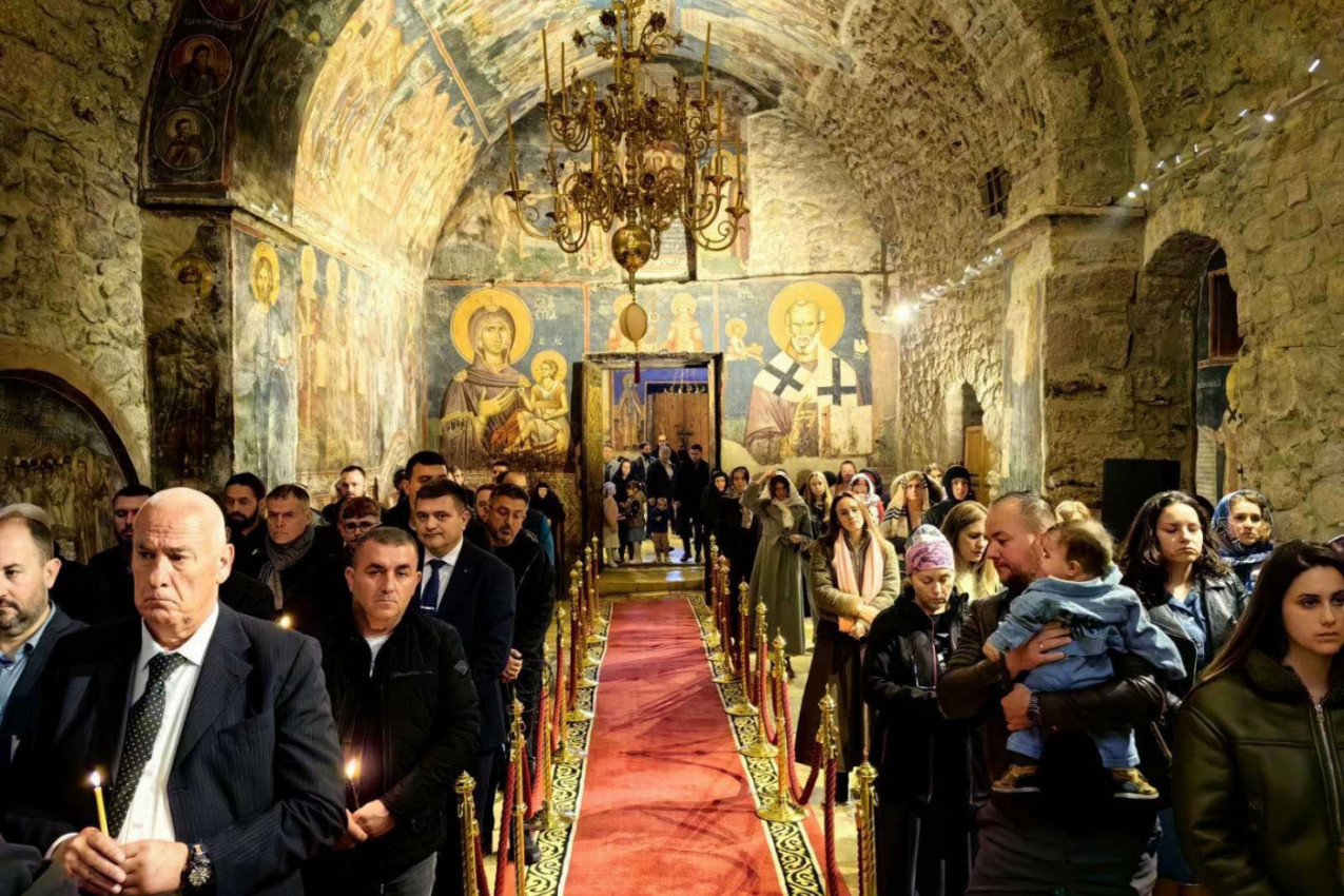 Mnogi prave iste greške čim kroče u crkvu: EVO KAKO SE ZAISTA ULAZI, STOJI I UČESTVUJE U BOGOSLUŽENJU