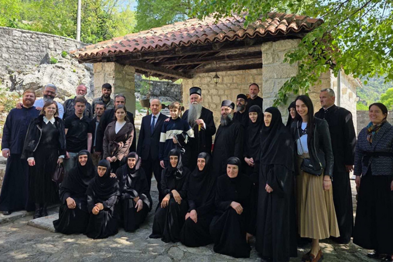 "ČUDA BOŽJA SE NE DOGAĐAJU KADA LJUDI HOĆE, NEGO KADA BOG HOĆE": Mitropolit Joanikije na praznik otvorio važnu temu o čudesima u pravoslavlju