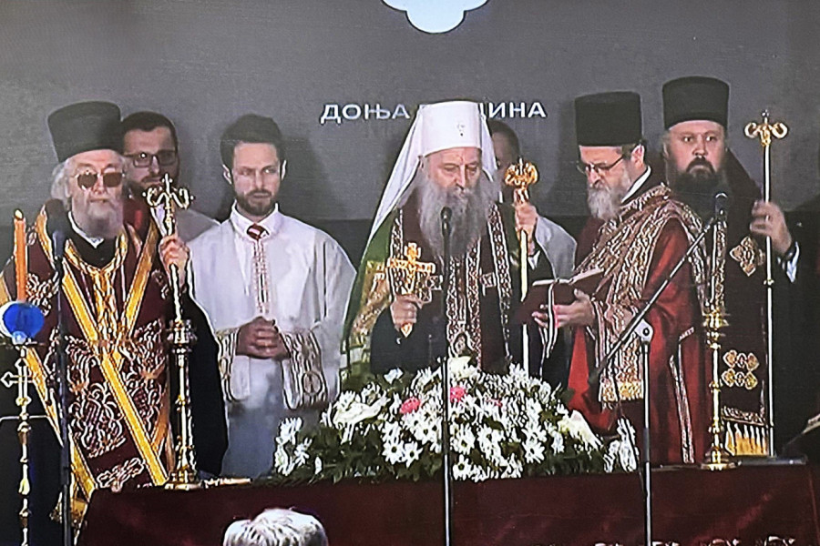 "OVO JE NAJSTRAŠNIJA GOLGOTA SRPSKOG NARODA": Potresne reči patrijarha Porfirija u Donjoj Gradini na parastosu žrtvama NDH