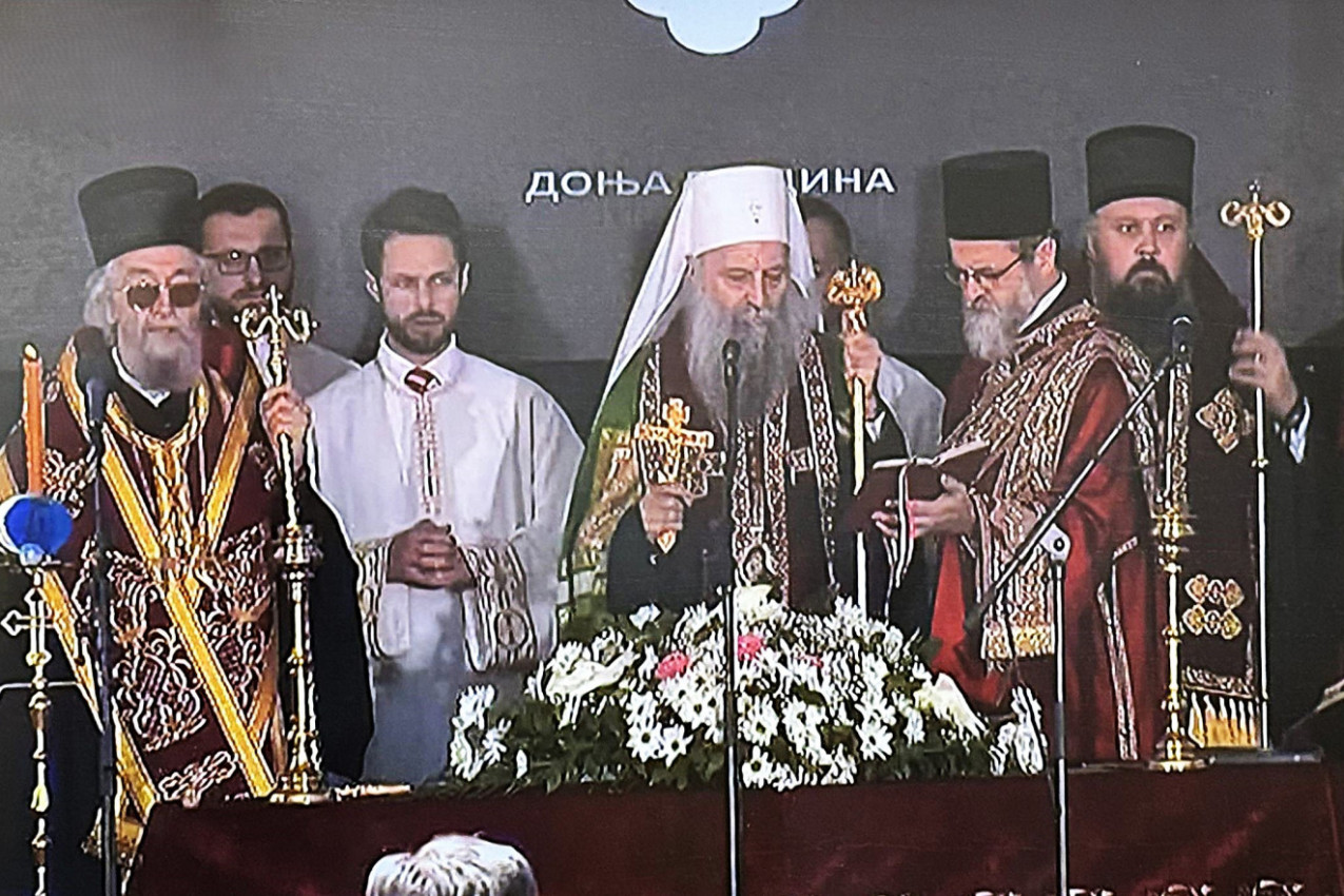 "OVO JE NAJSTRAŠNIJA GOLGOTA SRPSKOG NARODA": Potresne reči patrijarha Porfirija u Donjoj Gradini na parastosu žrtvama NDH