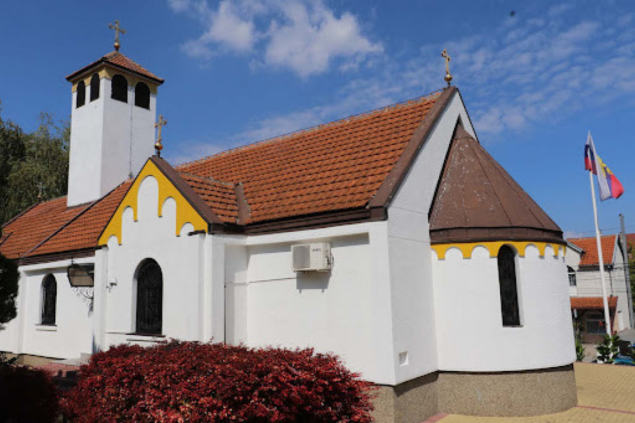 SABLASNO - OSKRNAVLJEN PRVI BEOGRADSKI HRAM PODIGNUT POSLE DRUGOG SVETSKOG RATA: Crvena boja preko ikona Hrista i Bogorodice uznemirila vernike (VIDEO)