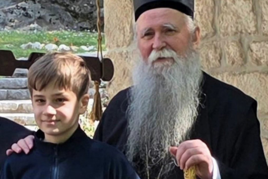 TRAGEDIJA I BOL ZAUSTAVILI DAH JEDNE SVEŠTENIČKE KUĆE: Odlazak malog anđela Jovana Kneževića